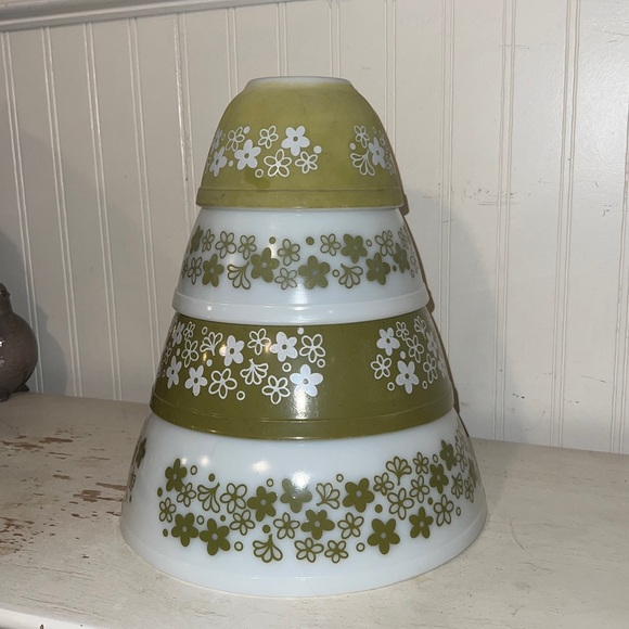 Pyrex Other - Pyrex Spring blossoms Crazy Daisy mixing bowl set 401 402 403 404